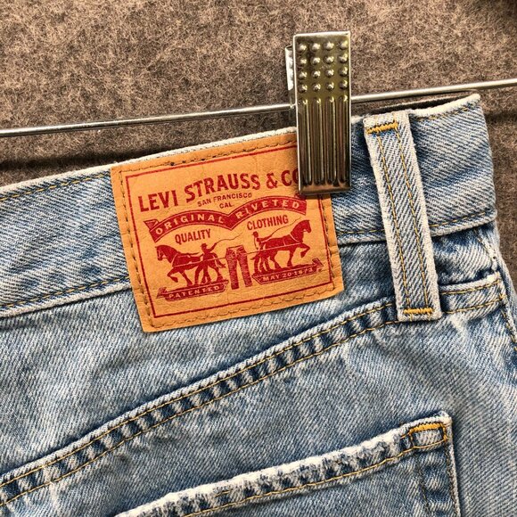 Levi's High Waisted Mom Shorts Womens 27 Light Wash Blue Distressed Cutoff - Picture 6 of 13